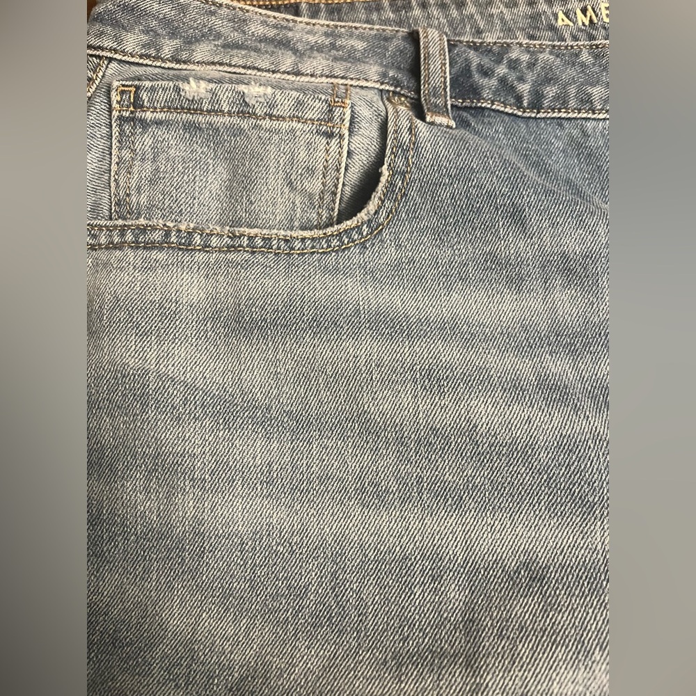 American Eagle Outfitters Light Wash High Rise Women’s Jeans